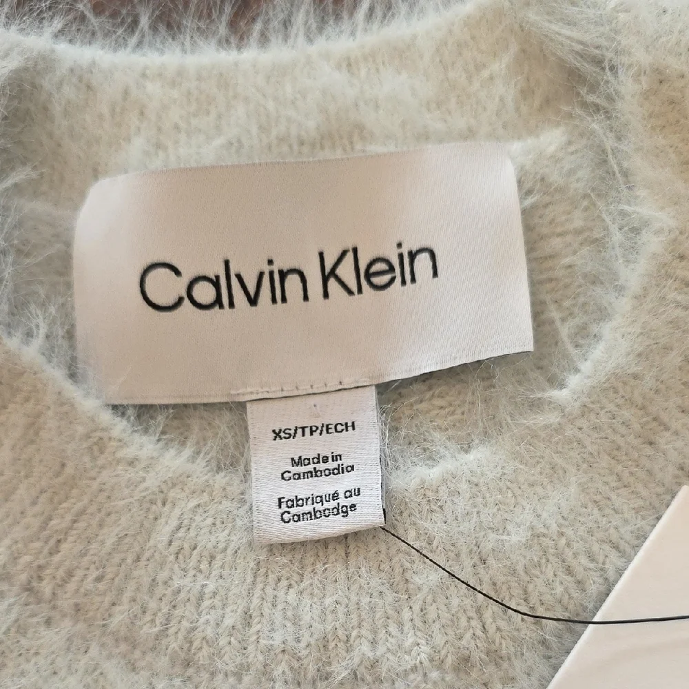 Calvin Klein SUPER  SOFT Light Gray Sweater. ❤️ - Picture 2 of 4